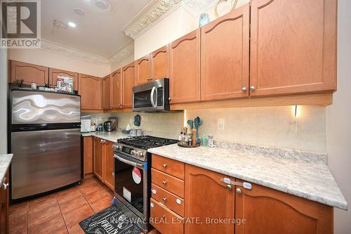 918 Khan Crescent, Mississauga, ON - Indoor Photo Showing Kitchen