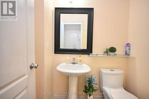 918 Khan Crescent, Mississauga, ON - Indoor Photo Showing Bathroom