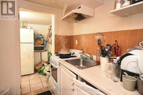 918 Khan Crescent, Mississauga, ON - Indoor Photo Showing Kitchen