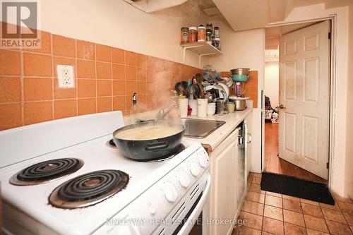 918 Khan Crescent, Mississauga, ON - Indoor Photo Showing Kitchen