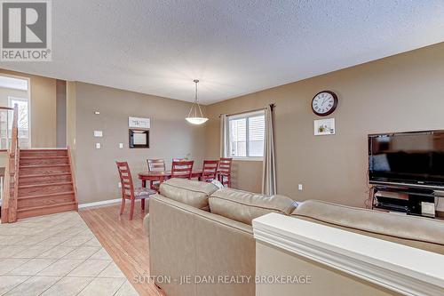 342 Jonathan Street, London, ON - Indoor Photo Showing Living Room