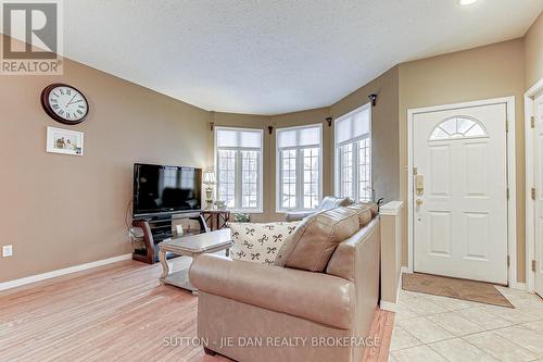 342 Jonathan Street, London, ON - Indoor Photo Showing Living Room