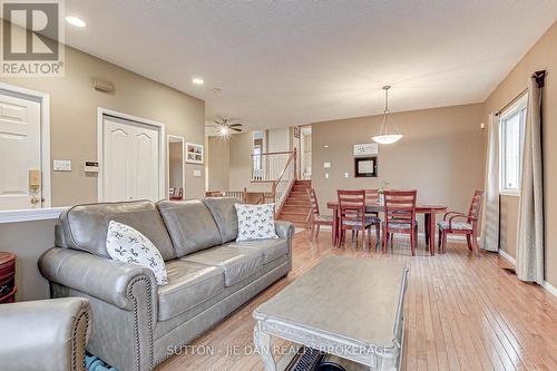 342 Jonathan Street, London, ON - Indoor Photo Showing Living Room