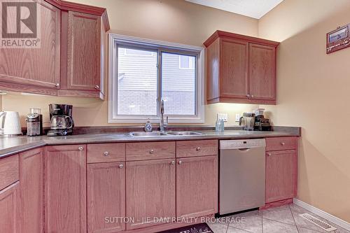 342 Jonathan Street, London, ON - Indoor Photo Showing Kitchen With Double Sink