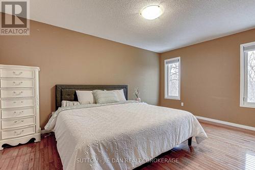 342 Jonathan Street, London, ON - Indoor Photo Showing Bedroom