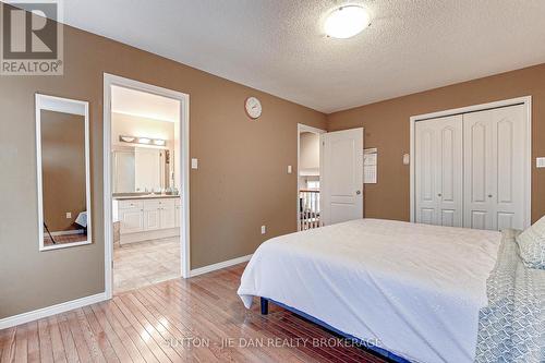 342 Jonathan Street, London, ON - Indoor Photo Showing Bedroom