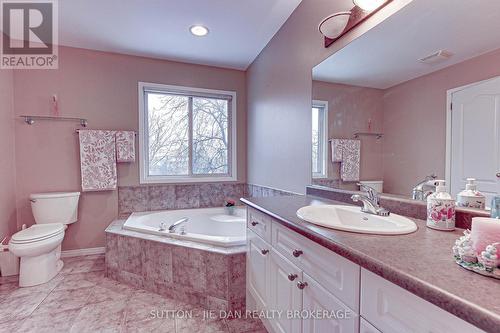 342 Jonathan Street, London, ON - Indoor Photo Showing Bathroom