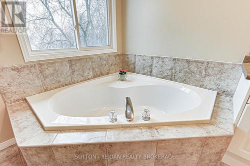 342 Jonathan Street, London, ON - Indoor Photo Showing Bathroom