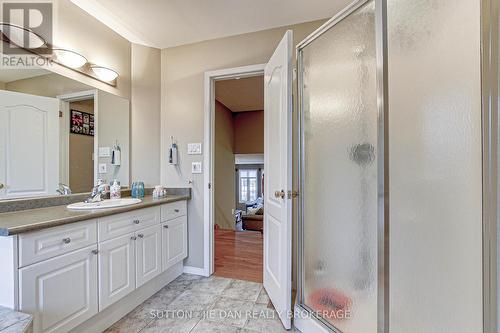 342 Jonathan Street, London, ON - Indoor Photo Showing Bathroom