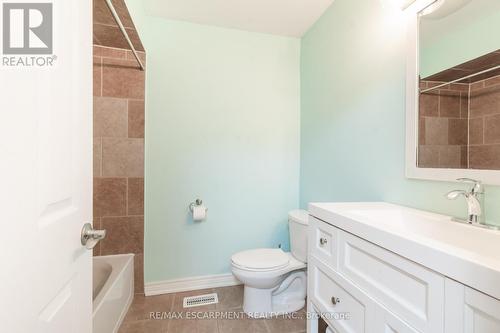 117 Anna Capri Drive, Hamilton, ON - Indoor Photo Showing Bathroom