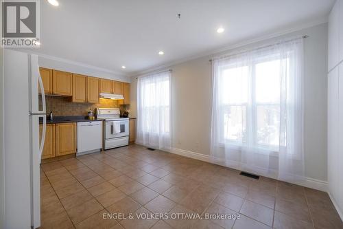 165 Arcola Private, Ottawa, ON - Indoor Photo Showing Kitchen