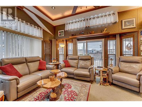 Lots of windows for great natural light - 8000 Highland Road Unit# 42, Vernon, BC - Indoor Photo Showing Living Room