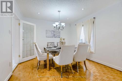 2485 Strathmore Crescent, Mississauga, ON - Indoor Photo Showing Dining Room