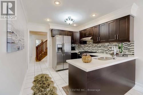 2485 Strathmore Crescent, Mississauga, ON - Indoor Photo Showing Kitchen With Double Sink With Upgraded Kitchen