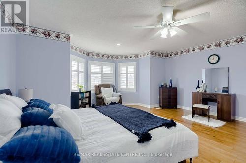 2485 Strathmore Crescent, Mississauga, ON - Indoor Photo Showing Bedroom