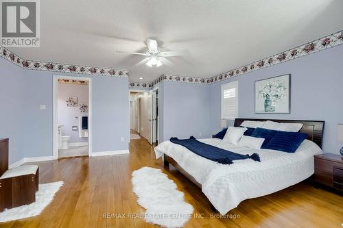 2485 Strathmore Crescent, Mississauga, ON - Indoor Photo Showing Bedroom