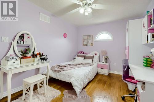 2485 Strathmore Crescent, Mississauga, ON - Indoor Photo Showing Bedroom