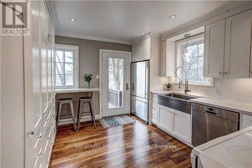 1262 Mineola Gardens, Mississauga, ON - Indoor Photo Showing Kitchen