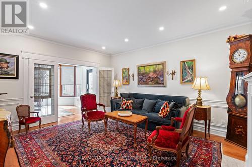 6158 Kisby Drive, Mississauga, ON - Indoor Photo Showing Living Room