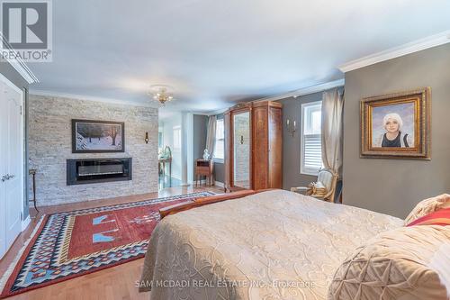 6158 Kisby Drive, Mississauga, ON - Indoor Photo Showing Bedroom