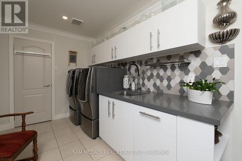 6158 Kisby Drive, Mississauga, ON - Indoor Photo Showing Laundry Room