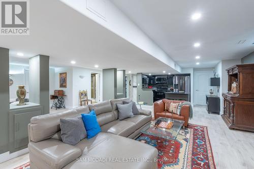 6158 Kisby Drive, Mississauga, ON - Indoor Photo Showing Living Room