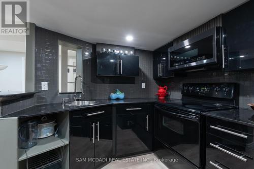 6158 Kisby Drive, Mississauga, ON - Indoor Photo Showing Kitchen