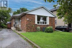 53 LYNNFORD DRIVE  Toronto, ON M9B 1H8