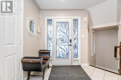 773 Four Winds Way, Mississauga, ON - Indoor Photo Showing Living Room