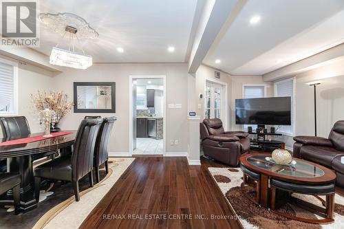 773 Four Winds Way, Mississauga, ON - Indoor Photo Showing Living Room