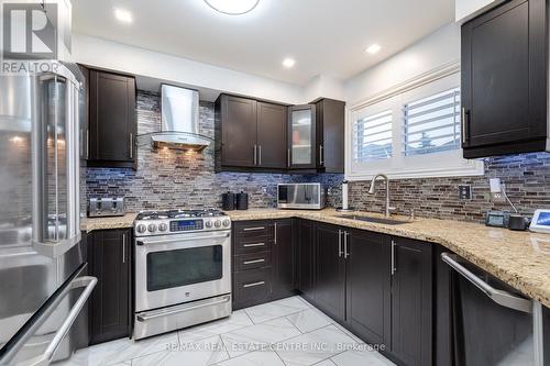 773 Four Winds Way, Mississauga, ON - Indoor Photo Showing Kitchen With Stainless Steel Kitchen With Upgraded Kitchen