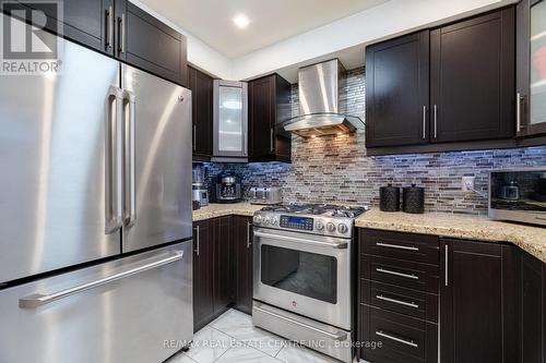 773 Four Winds Way, Mississauga, ON - Indoor Photo Showing Kitchen With Stainless Steel Kitchen With Upgraded Kitchen