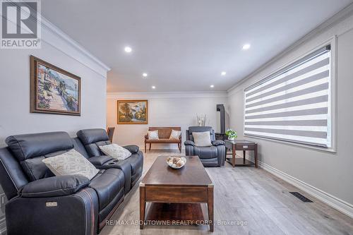 428 Henderson Road, Burlington, ON - Indoor Photo Showing Living Room