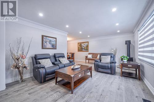 428 Henderson Road, Burlington, ON - Indoor Photo Showing Living Room