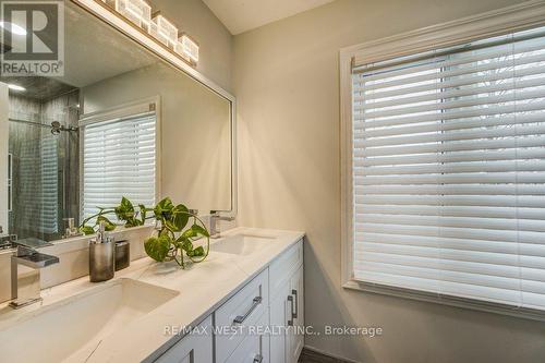 610 Stonebury Crescent, Waterloo, ON - Indoor Photo Showing Bathroom