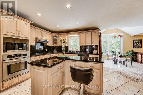 610 Stonebury Crescent, Waterloo, ON - Indoor Photo Showing Kitchen