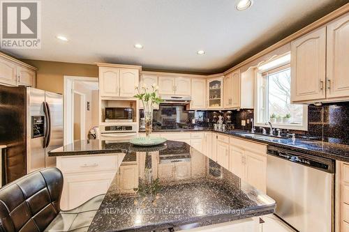 610 Stonebury Crescent, Waterloo, ON - Indoor Photo Showing Kitchen With Stainless Steel Kitchen With Double Sink