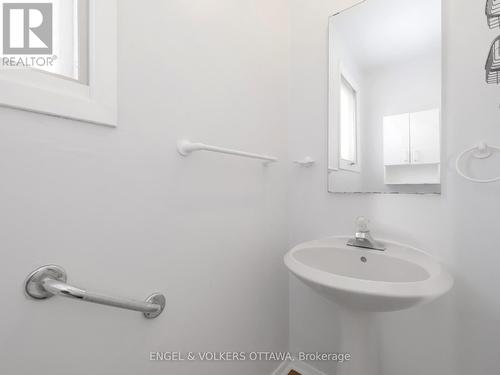 3271 Southgate Road, Ottawa, ON - Indoor Photo Showing Bathroom