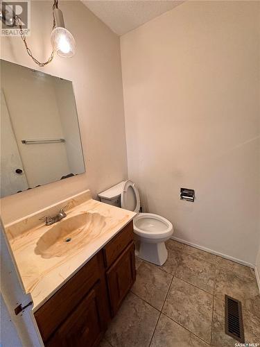 74 Hatton Crescent, Regina, SK - Indoor Photo Showing Bathroom