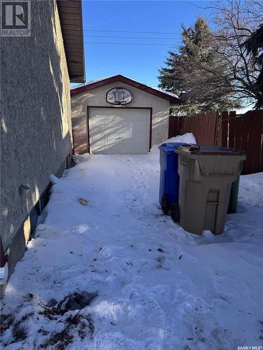 74 Hatton Crescent, Regina, SK - Outdoor