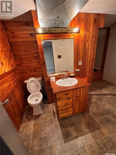 74 Hatton Crescent, Regina, SK - Indoor Photo Showing Bathroom