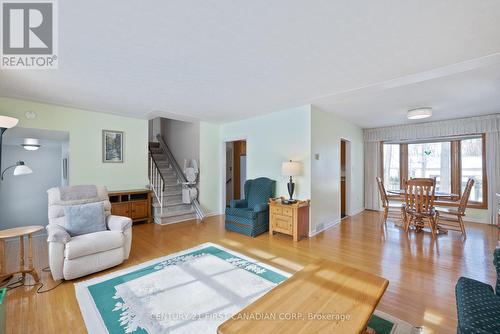 843 Westbury Crescent, London, ON - Indoor Photo Showing Living Room