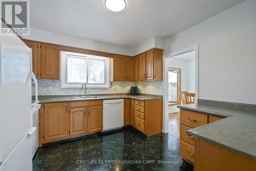 843 Westbury Crescent, London, ON - Indoor Photo Showing Kitchen