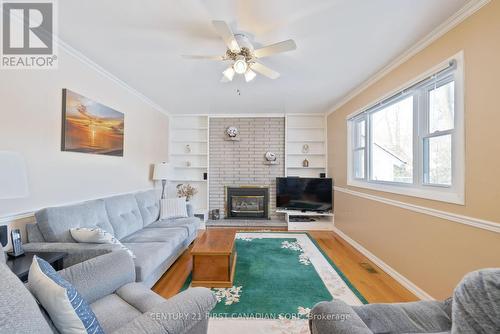 843 Westbury Crescent, London, ON - Indoor Photo Showing Living Room With Fireplace