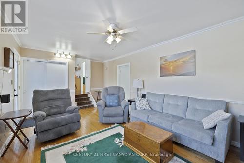 843 Westbury Crescent, London, ON - Indoor Photo Showing Living Room