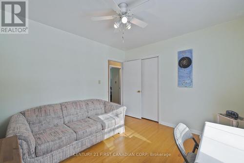 843 Westbury Crescent, London, ON - Indoor Photo Showing Living Room