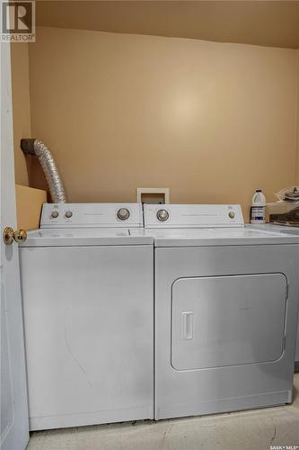 250 Lochrie Crescent, Saskatoon, SK - Indoor Photo Showing Laundry Room