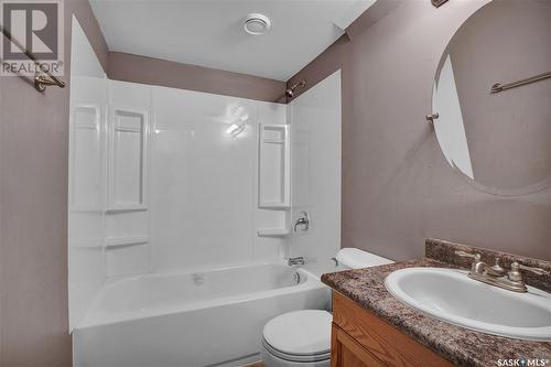 250 Lochrie Crescent, Saskatoon, SK - Indoor Photo Showing Bathroom