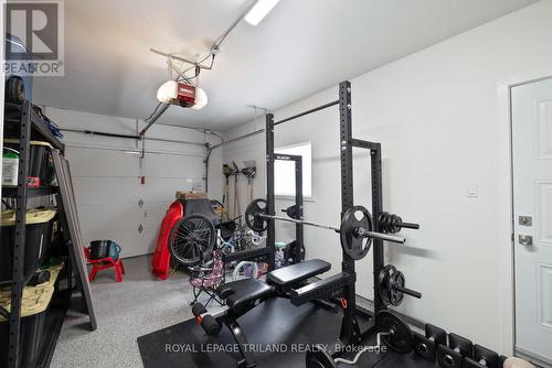 71 St Clair Court, London, ON - Indoor Photo Showing Garage