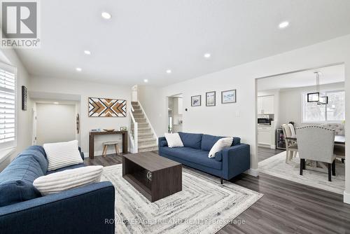 71 St Clair Court, London, ON - Indoor Photo Showing Living Room